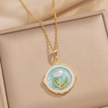 Collana vintage dorata con ciondolo floreale in smalto bianco in scatola portagioie - Tulipano Rotondo - Blu (A8)