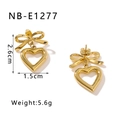 Dettaglio orecchini a cuore con fiocco dorato con dimensioni 2,6 cm e peso 5,6 g - Stile Cuore Cavo con Fiocco (NB-E1277)