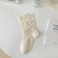 Cremeweiße Socken mit herzförmigen Quasten aus gewebtem Seil und gerippten Bündchen - Einheitsgröße / Weiß Seilgebundenes Herz