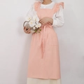 Rosa japanische Schürze aus Baumwollleinen mit Rüschenträgern und Taschen für Damen - Wasserabweisend / Creme-Rosa