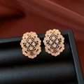 Elegante roségoldene hohle ovale Ohrringe mit Zirkon-Inlay im Vintage-Palaststil - Gold