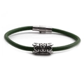 Pulsera de cuero trenzado verde oscuro con patrones plateados huecos y cierre magnético - verde oscuro