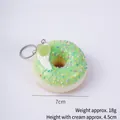 Porte-clés donut en PU vert clair avec pépites colorées et breloque coeur - Vert