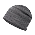 Nahaufnahme der dunkelgrauen Beanie mit vertikalem Rippstrickmuster und feinen Details - Verstellbar / Grau