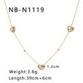 Detail der 18K Goldherz-Halskette mit LOVE-Gravur und kleinen Diamantakzenten - Hohles Herz LOVE Strass Stil (NB-N1119) / Gold