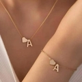 Set di gioielli dorati con collana e bracciale con ciondolo a cuore e lettera A - Set Collana e Bracciale / Lettera A Oro