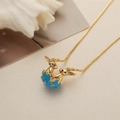 Pendente coniglio dorato in guscio d'uovo blu con zirconi su collana a catena veneziana - Blu