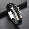 Detail van meerlaagse gevlochten leren armband met oneindigheidssymbool en magneetsluiting - Zwart
