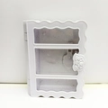 Dettaglio di un portagioie bianco a forma di libro con finestre glitterate e rosa decorativa - Bianco
