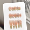Cat-Eye grüne Kunstnägel mit rosa 3D-Schleifen und Strasssteinen auf weißem Grund - XS / 730-Super Kurzes Trapez