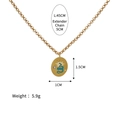 Collar dorado con colgante ovalado de serpiente y detalle de sol en cadena fina - Serpiente