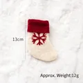 Mini calza di Natale in feltro rosso con ricamo a fiocco di neve da appendere all'albero - Grande Fiocco di Neve / Bianco