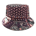 Dettaglio di un cappello a secchiello con stampa geometrica viola e cuciture di alta qualità - M (56-58cm) / Viola