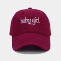 Détail de la broderie gothique blanche baby girl sur une casquette bordeaux en coton - Taille unique / Bordeaux