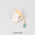 Broche de esmalte de gato pescador de estilo japonés con colgante de pez azul y medidas - Gato con Sombrero Atrapado (Pez Azul)