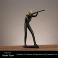 Sculpture d'athlète de tir moderne en résine noir mat et or, hauteur de 24 cm - Tireur Sportif - Tête Dorée
