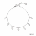 Bracciale in acciaio inossidabile argentato con piccoli ciondoli a rombo e catena regolabile - Bracciale con Pendente a Rombo (SBP075) / Argento