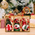 Set di tre decorazioni di gnomi natalizi in legno in una scatola con motivi festivi - Stile A (Confezione da 3)
