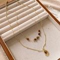 Collana doppia a strati dorata con pietre occhio di tigre e catena a serpente - Collana a Doppio Strato con Perline e Ciondolo Ovale in Occhio di Tigre