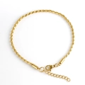 Detail van een gouden roestvrijstalen gedraaide touwarmband met karabijnsluiting en verlenging - 2.4mm*21cm / Goud