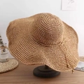 Cappello di paglia estivo pieghevole con tesa larga ondulata e dettaglio di fiocco - M (56-58cm) / Cachi
