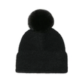 Détail de la maille du bonnet noir et du pompon en fausse fourrure duveteuse - M (56-58cm) / Noir