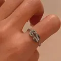 Anello a catena in argento con pietre di zircone per un look moderno e raffinato - Anello a catena con nodo a doppio giro(HR2919) / Argento