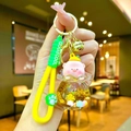 Porte-clés tasse de thé lumineux avec cochon rose, sable jaune et lanière silicone - Cochon Pêche Flocon de Neige Lumineux Doré