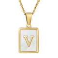Collier en acier doré avec pendentif rectangulaire en nacre et lettre V gravée - Lettre V (Or)