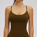 Débardeur de yoga ajusté avec fines bretelles en couleur vert olive foncé - Brun Foncé