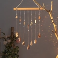Capteur de soleil bohème avec pierres naturelles et tige en bois pour murale - Bâton de Bois Cristal Crépuscule