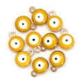 Detailansicht der gelben Evil Eye Anhänger mit Goldlegierung für DIY Schmuckherstellung - 10 Stück / Gelb