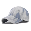 Dettaglio del cappellino da baseball in cotone con motivo sfumato tie-dye blu e bianco - Regolabile / Denim Sfumato Bleu
