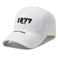 Cappellino da baseball bianco vintage con ricamo 1977 e testo effectiveness ricamato - Regolabile / Bianco