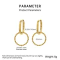 Detailansicht der goldenen Edelstahl-Ohrringe mit gedrehtem Design und Maßen - Gold