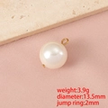 Detail der Perlenanhänger mit goldenem Spaltring, zeigt Gewicht 3,9g und 13,5mm Durchmesser - Perle Goldfarbe (Einzelloch)