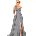 Abito da sera elegante in raso grigio con spalline sottili e spacco laterale alto - US size 2 (S) / Grigio