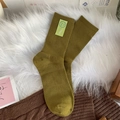 Chaussettes mi-hautes vert armée en coton avec étiquette sourire sur peluche blanche - Taille unique / Vert Armée