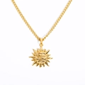 Goldene Sonnenanhänger-Halskette mit Gesichtsverzierung und feiner Gliederkette - Große Sonne