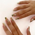 Unghie lunghe a bara press-on colorblock con linee ondulate dorate in rilievo - Stile Onda Filo d'Oro Astratto a Blocchi di Colore (JP1429)