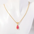 Elegante 18K vergoldete Schlangenkette mit rotem Tropfenanhänger für Damen Halskette - Juli (Rot)