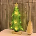 Mini albero di Natale in feltro verde con luci LED e una solida base in legno - Albero di Natale Illuminato / Verde