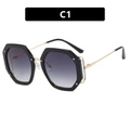Oktogonale Oversize-Sonnenbrille mit schwarzem Rahmen, lila Verlaufsgläsern und Goldbügeln - Glänzendes Schwarz / Farbverlauf Grau