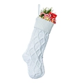 Dettaglio calza di Natale in maglia bianca con bastoncini di zucchero e addobbi - Bianco