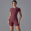 Détails de l'ensemble de yoga avec short et haut à manches courtes en rose poudré - Bordeaux