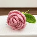 Handmade crochet pink yarn rose flower with green stem for home decor and gifts - Round Leaf Pink