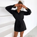 Elegante vestido camisero negro de manga larga con lazo en cintura y escote en V profundo - XS / Negro