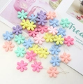 Kleurrijke bloemvormige naaldinrijger in pastel macaron kleuren voor naaimachine - Pruimenbloesemvorm Inrijger-Willekeurige Gemengde Kleuren