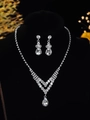 Parure de bijoux en cristal argenté avec collier et boucles d'oreilles pour mariage et soirée - Ensemble Collier + Boucles d'Oreilles / Argent (DTN10026384S)