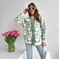 Lockere grüne Strickjacke mit Herz-Karomuster, Blumen-Jacquard und Knopfdetails - S / Grün